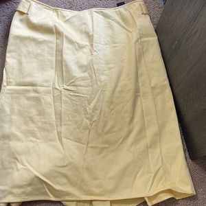 LikE new 97% cotton skirt